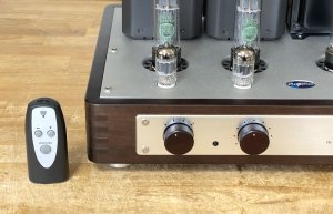 リモコン(ヴォリューム調整のみ)はオプション