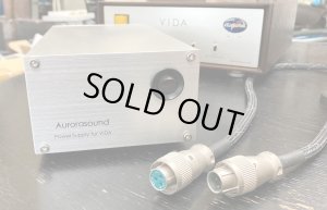 付属の外部電源部と専用ケーブル