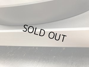 アルミトリムに小キズ有り