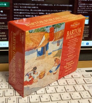 紙製アウターボックス入り