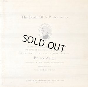 詳細な解説、豊富な写真の載ったブックレット付き