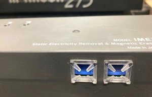 底面のイオン放出部、２ヶ所