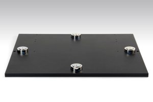 ２枚のボード間に収められた「Cat」インシュレーター