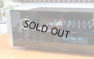 左のノブはステーション・メモリー選択