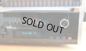 右のノブは周波数のマニュアル操作