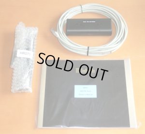 付属品一式：ＡＭアンテナ（上）、取扱説明書、リモコン（左）