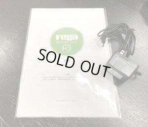 取扱い説明書と電源アダプター