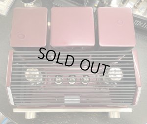 トランス上面は天井ライトの映り込みです