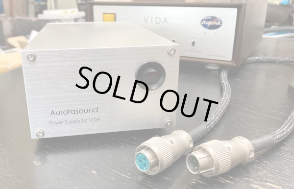 付属の外部電源部と専用ケーブル