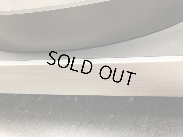 アルミトリムに小キズ有り