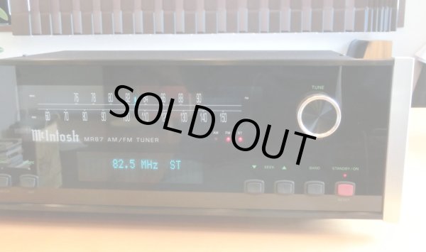 右のノブは周波数のマニュアル操作