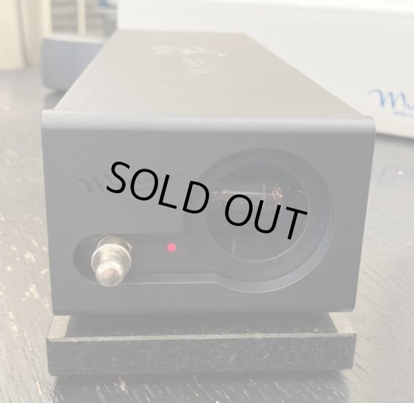 前面の窓からサブミニチュア管が見えます