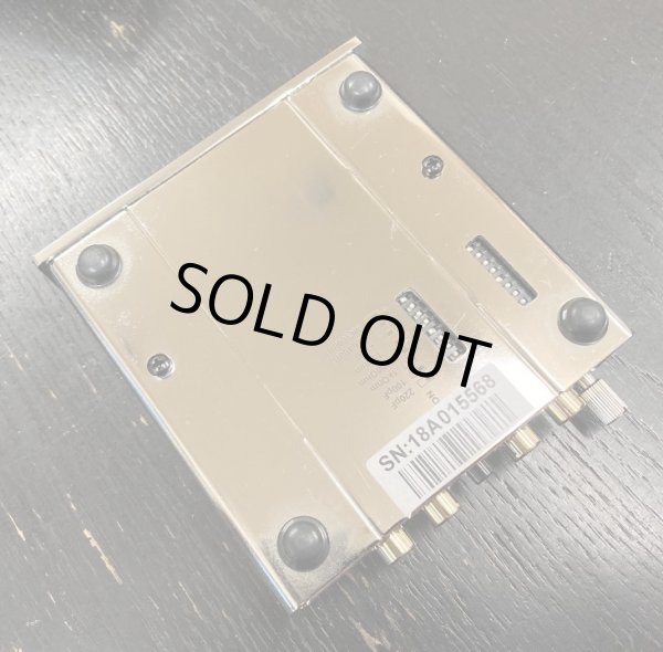 底面には各種設定用のディップスイッチが並びます