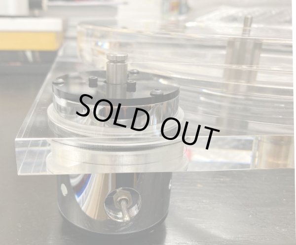 左側脚部も兼ねるモーター部