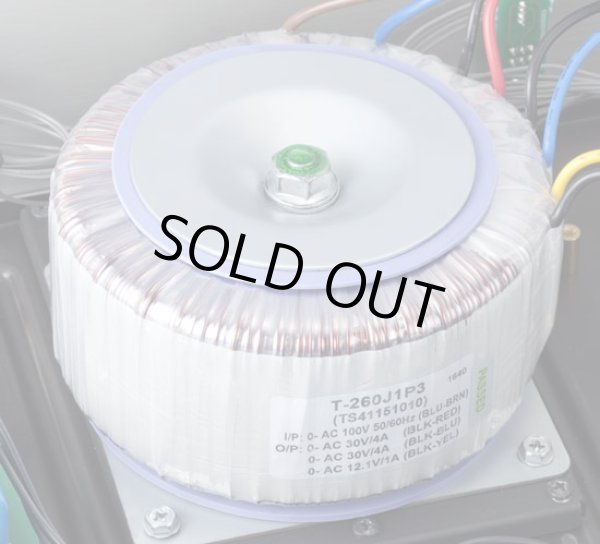 プリメインアンプと同じ電源トランスを搭載