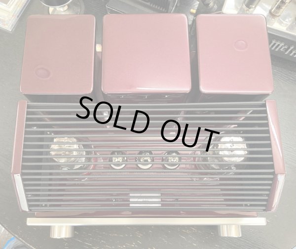 トランス上面は天井ライトの映り込みです